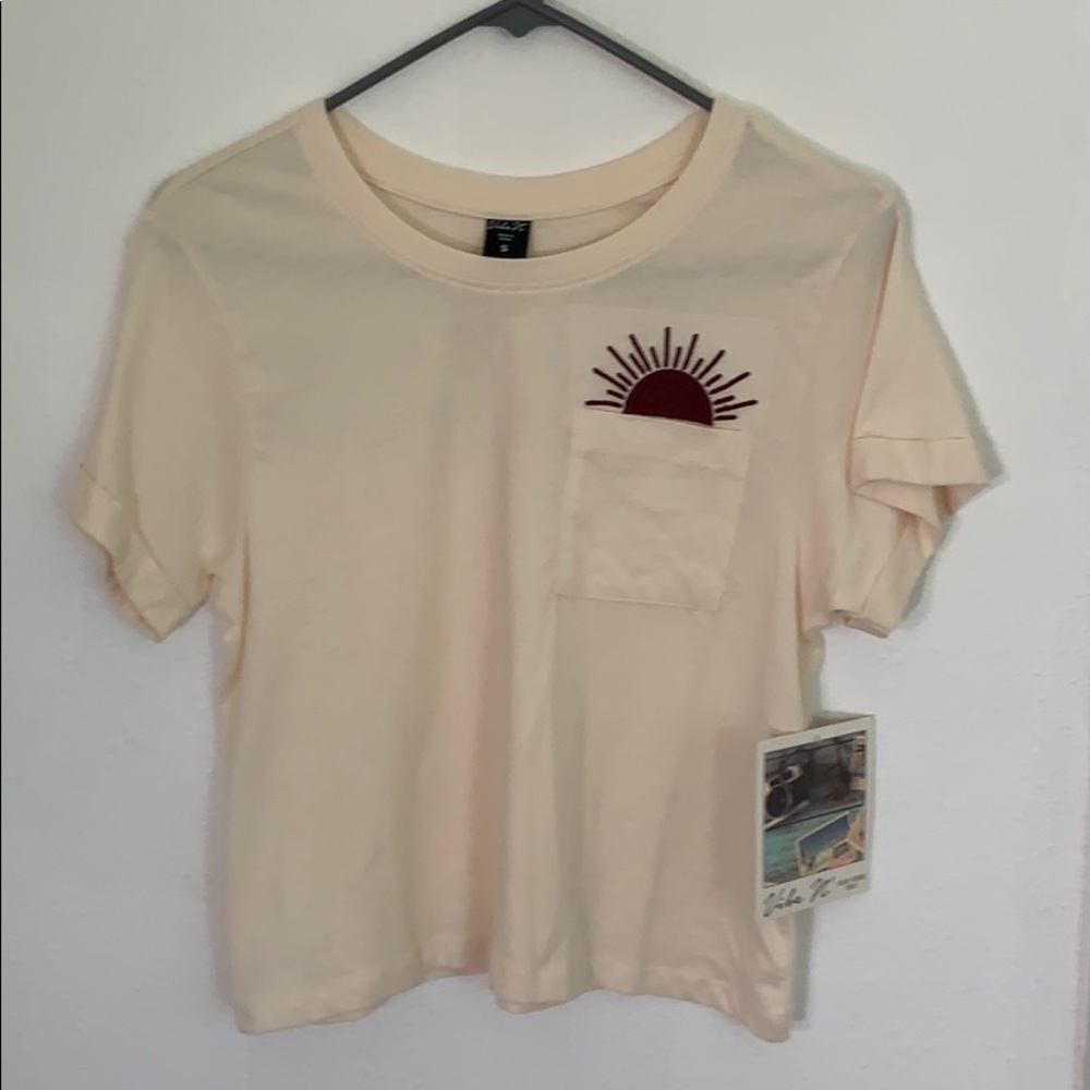 NWT Vibe N cropped graphic t shirt size small